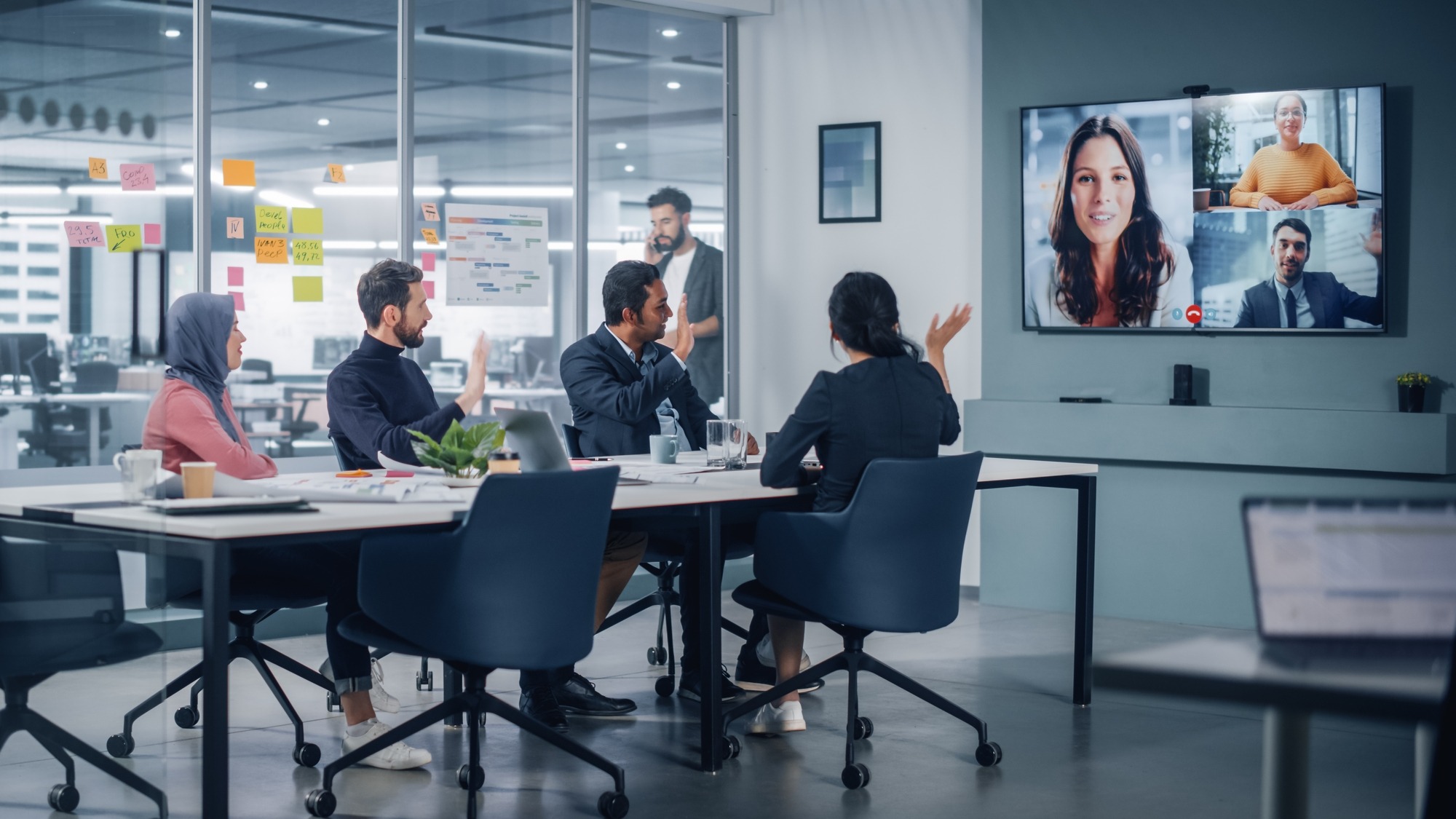 Businesspeople do Video Conference